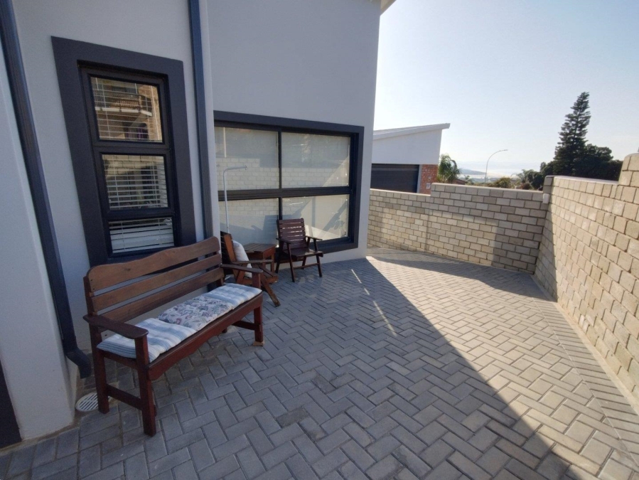 3 Bedroom Property for Sale in Wavecrest Eastern Cape